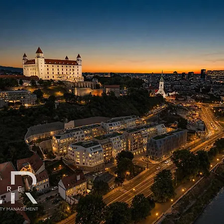 Danube&castle-side New Residence,old Town, Free Parking *