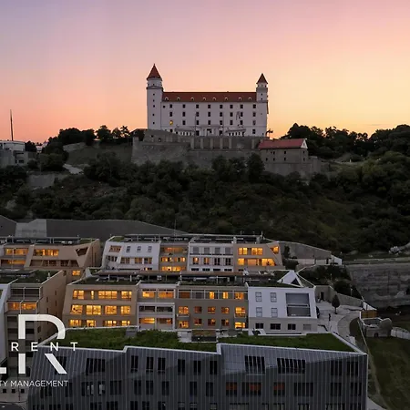 Appartamento Danube&castle-side New Residence,old Town, Free Parking *