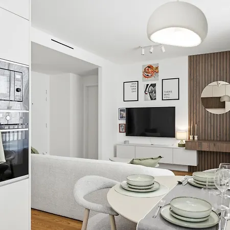 Danube&castle-side New Residence,old Town, Free Parking Apartamento